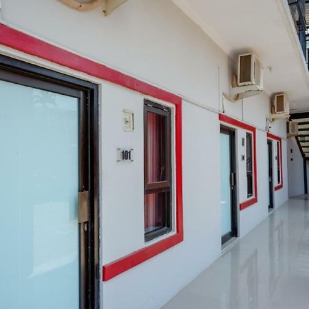 Готель Reddoorz Syariah Near Alun Alun Tegal Екстер'єр фото