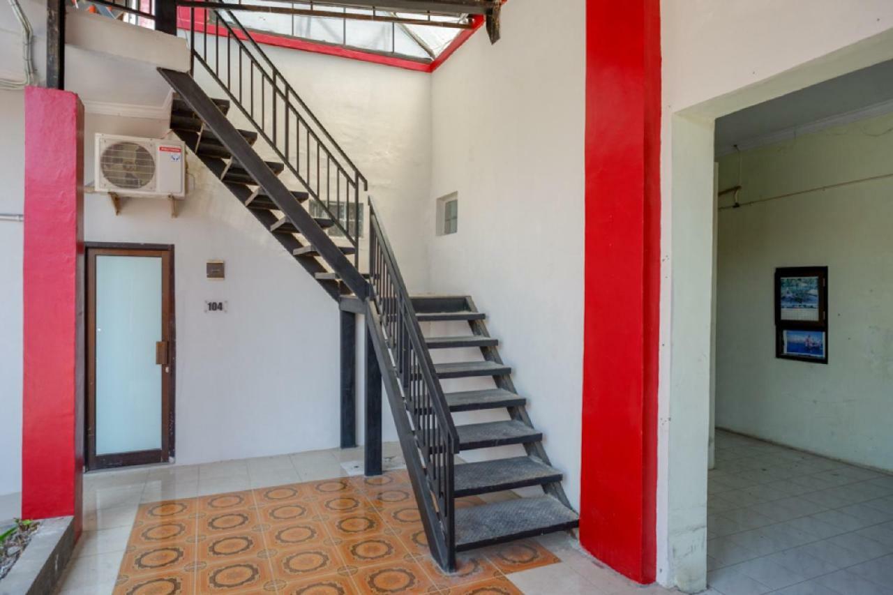 Готель Reddoorz Syariah Near Alun Alun Tegal Екстер'єр фото